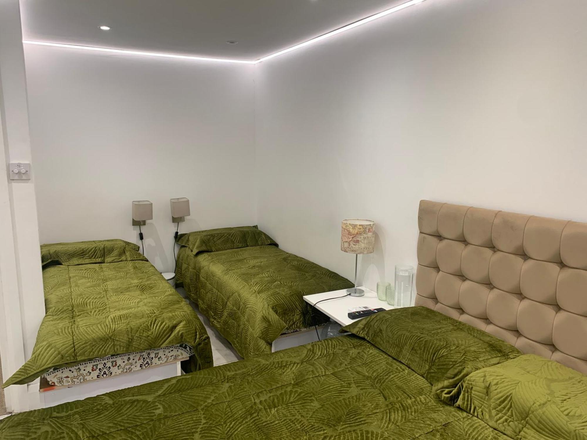 Air Conditioned Modern Double Bed Room With Private Attached Bathroom - Free Parking - Near London Heathrow Airport & Southall Broadway Exterior foto